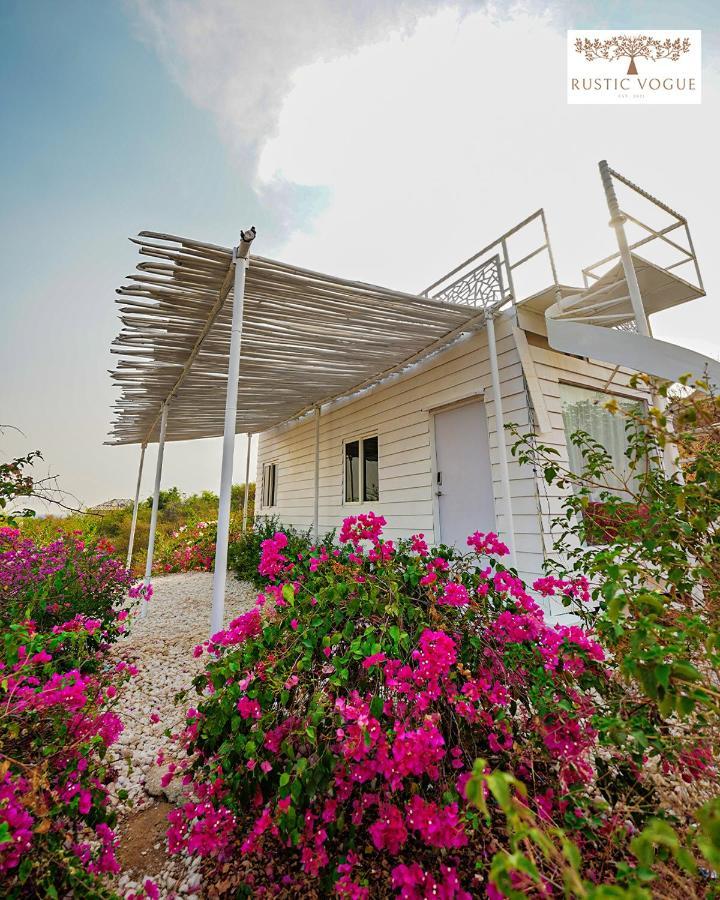 Hotel Rustic Vogue Shamirpet Exterior foto