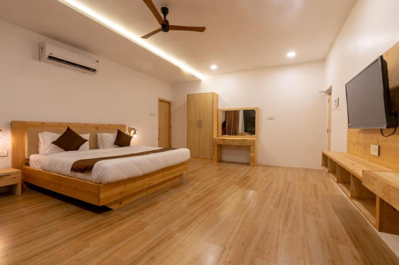 Hotel Rustic Vogue Shamirpet Exterior foto